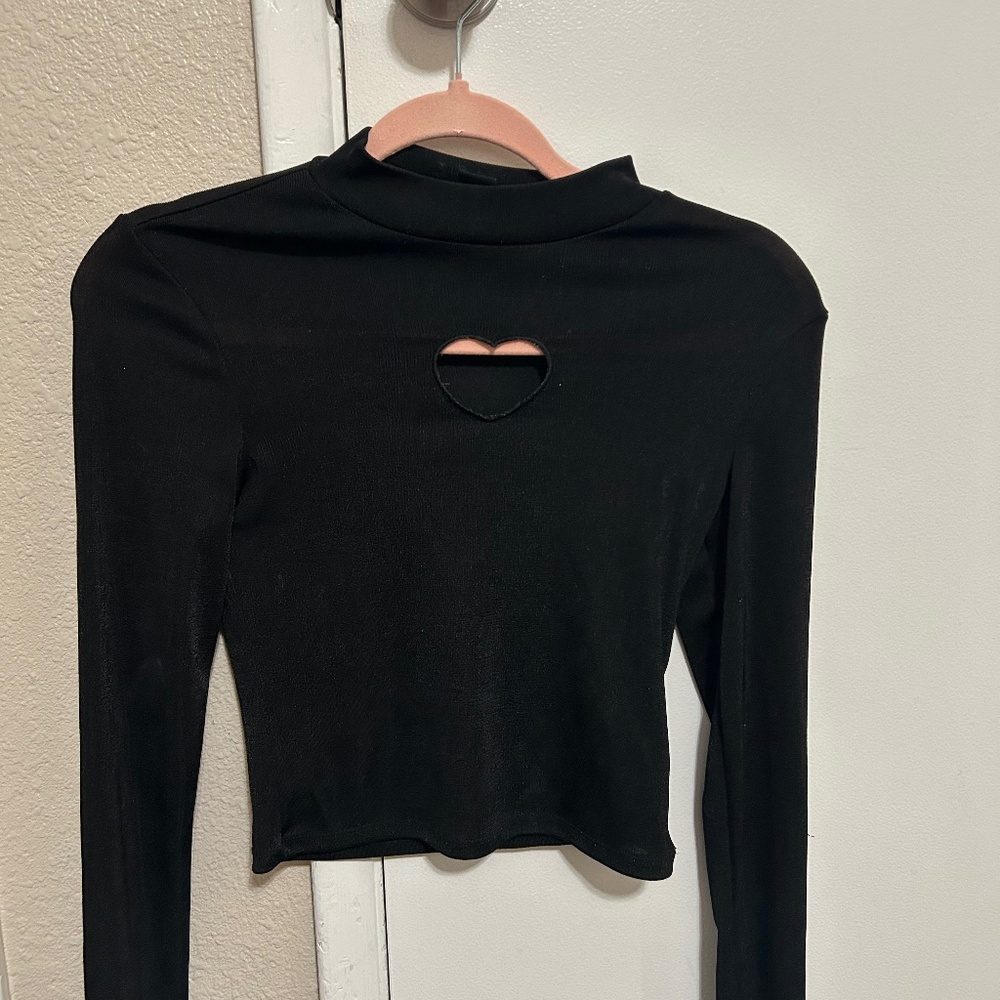 Long sleeve with cut out heart